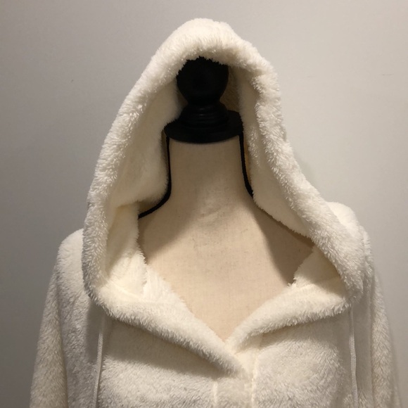 Charlie Paige white faux fur cape jacket pockets and hood M/L - Picture 2 of 9